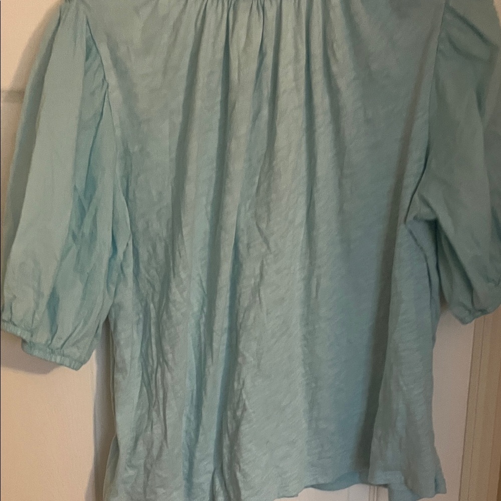New Without Tags-Old Navy Key Hole Top with Puff Sleeves very cute - Picture 4 of 5